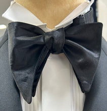 Load image into Gallery viewer, Black Batwing Bow Tie Self Tied
